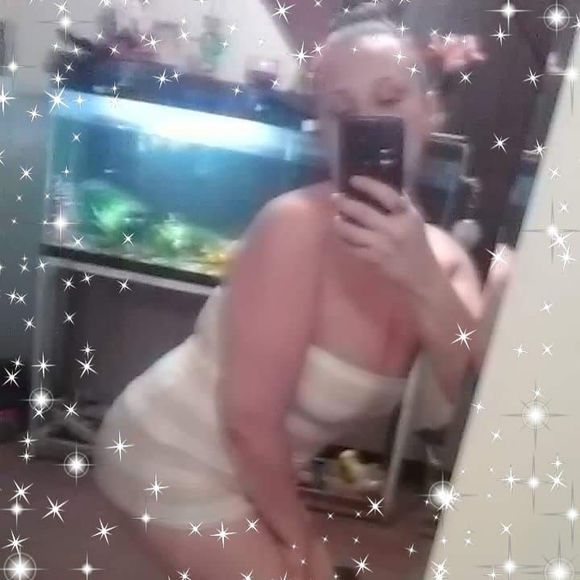 Meet your Posher, Danielle - Picture 1 of 1